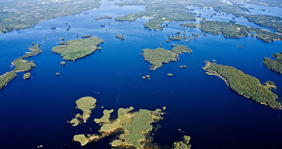Aerial photo of Åsnen's archipelago.