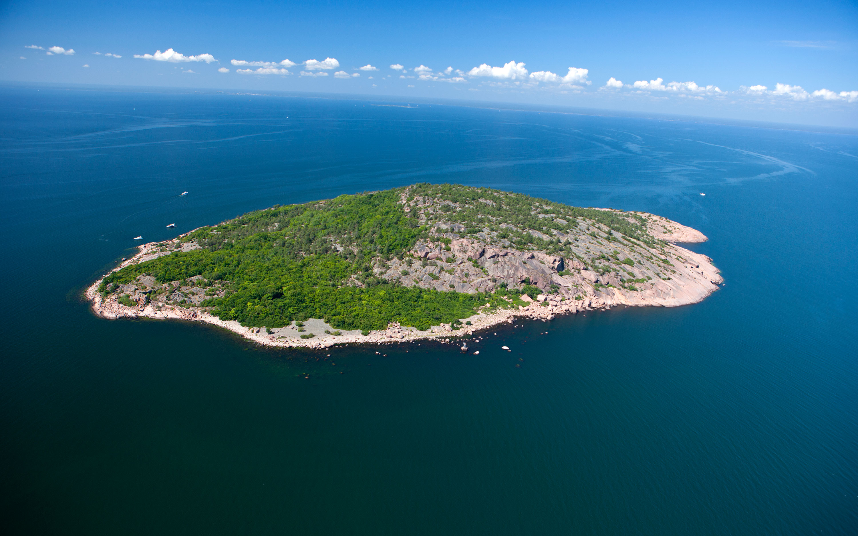 Aerial view of Blå Jungfrun.