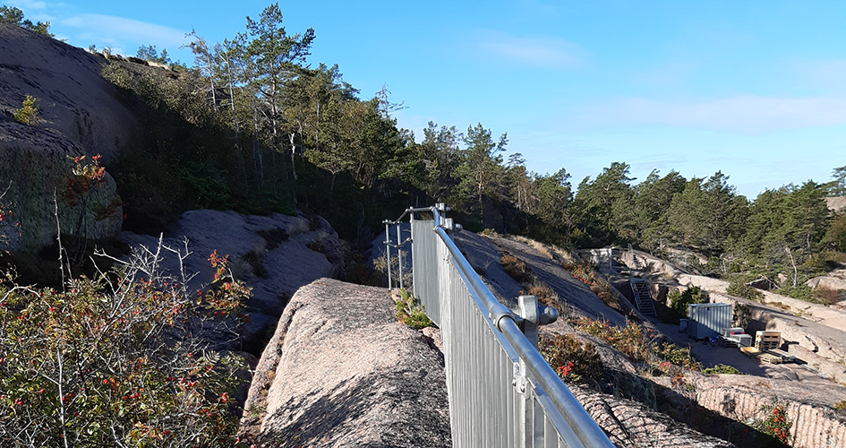 Säkerhetsräcke längs farlig ledsträcka