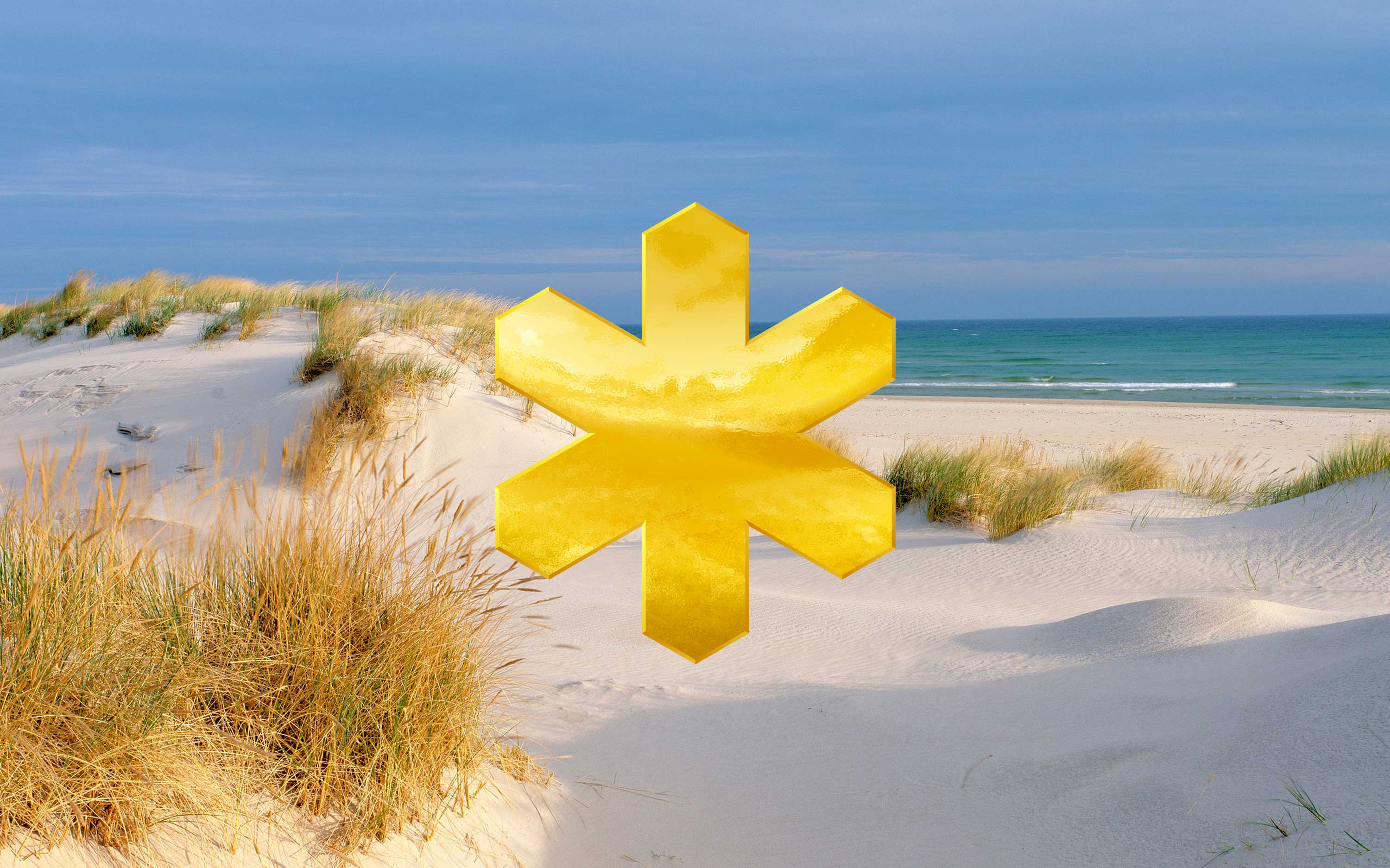 Gotska Sandön strand stjärna sv Symbolen för Sveriges nationalparker - guldstjärnan på foto av sanddyner framför blå himmel och hav.