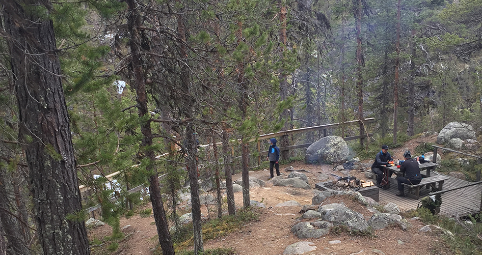 Rastplats med eldplats i Muddus/Muttos nationalpark