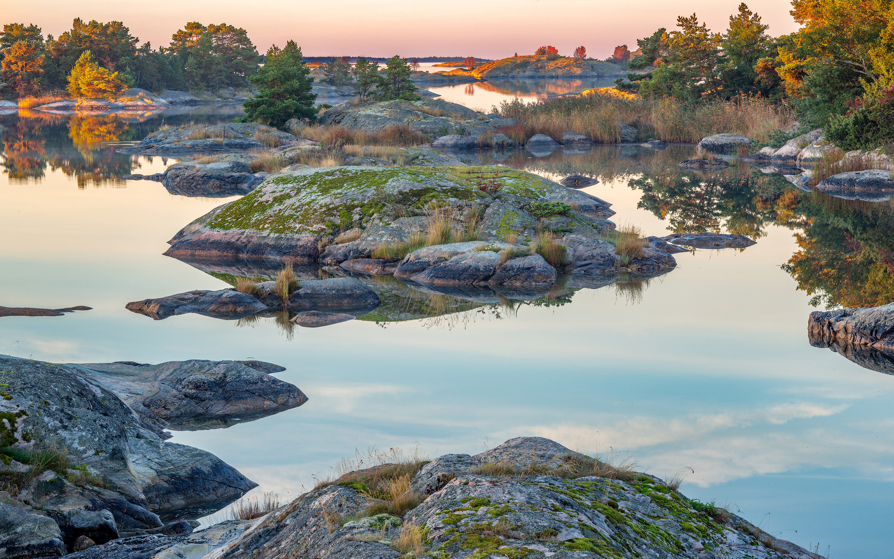 Utsikt över små skär från Brunskär