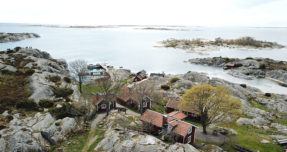 Flygbild över Bullerö by. 
