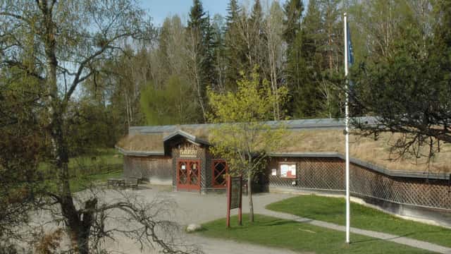 Peder Curman / Stiftelsen Tyrestaskogen Naturum nationalparkernas hus i Tyresta nationalpark. Tyresta nationalpark.