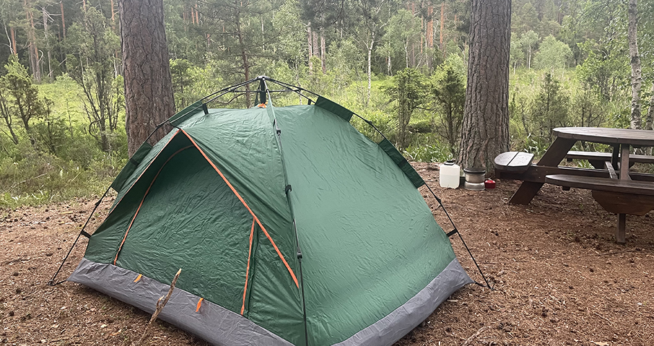 Tält och rastbord på Näckön