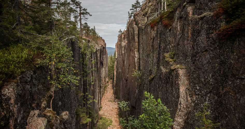 A long and deep crevice into the mountain.