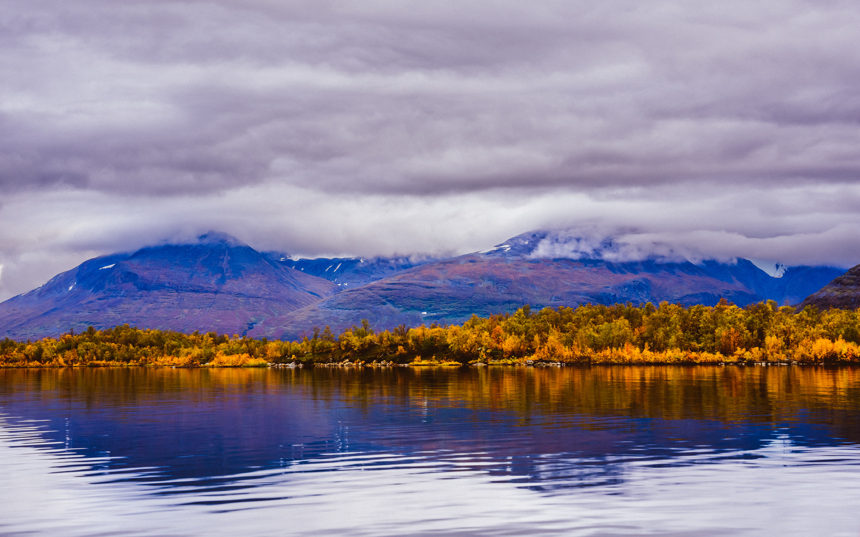 Mount Áhkká i autumncolors seen from lake Áhkká.